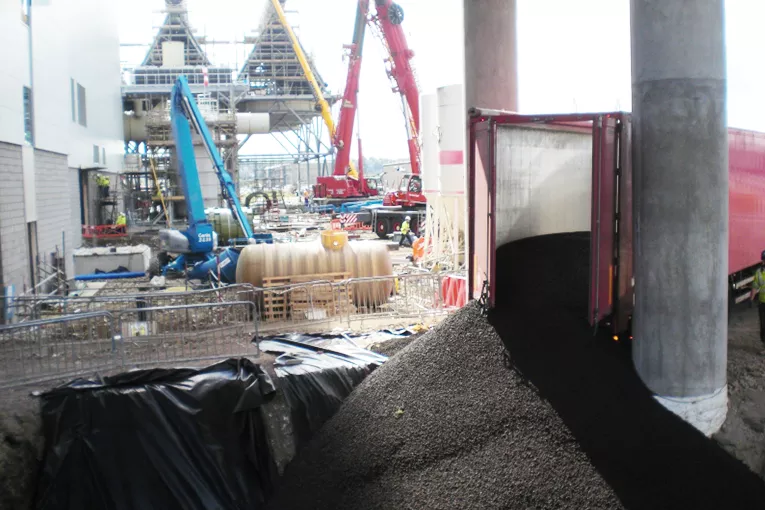 Over 3,750m³ of Leca® LWA was used in the construction of a ramp embankment that will carry the access road for waste vehicles entering and leaving the new Riverside Resource Recovery Facility, the largest energy from waste facility to be built in the UK.