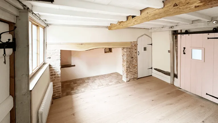BREATHABLE SCREED FLOOR FOR COTTAGE RENOVATION