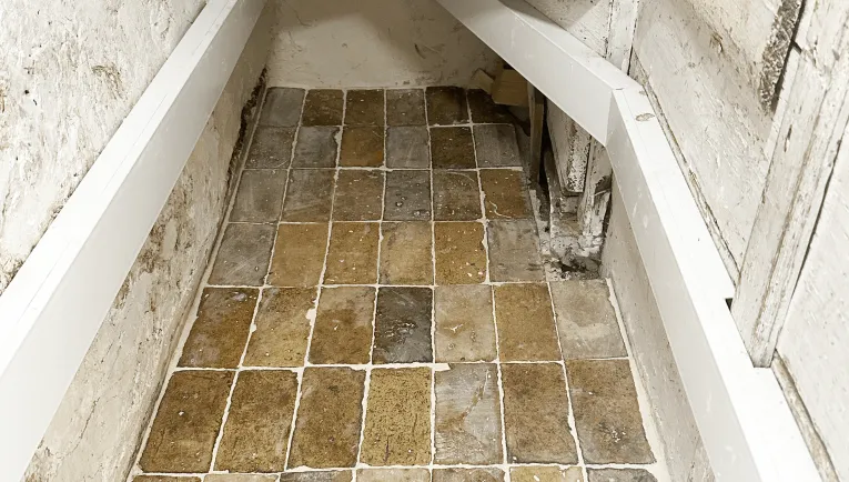 BREATHABLE SCREED FLOOR FOR COTTAGE RENOVATION