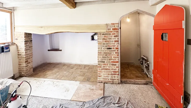 By utilising lightweight aggregate, the system delivered both practical installation benefits and compatibility with historic building fabric.
