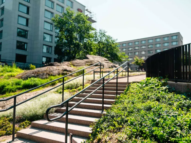 REIMAGINING URBAN GREENSPACE OVER PARKING STRUCTURES