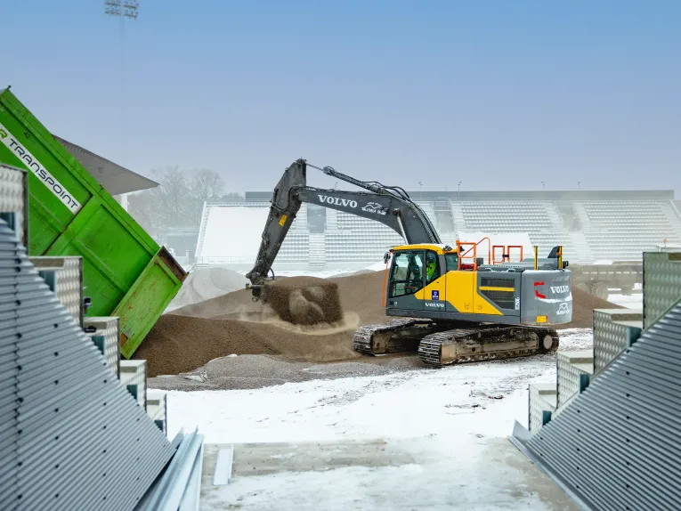 EFFICIENT RENOVATION OF A HISTORIC FOOTBALL STADIUM