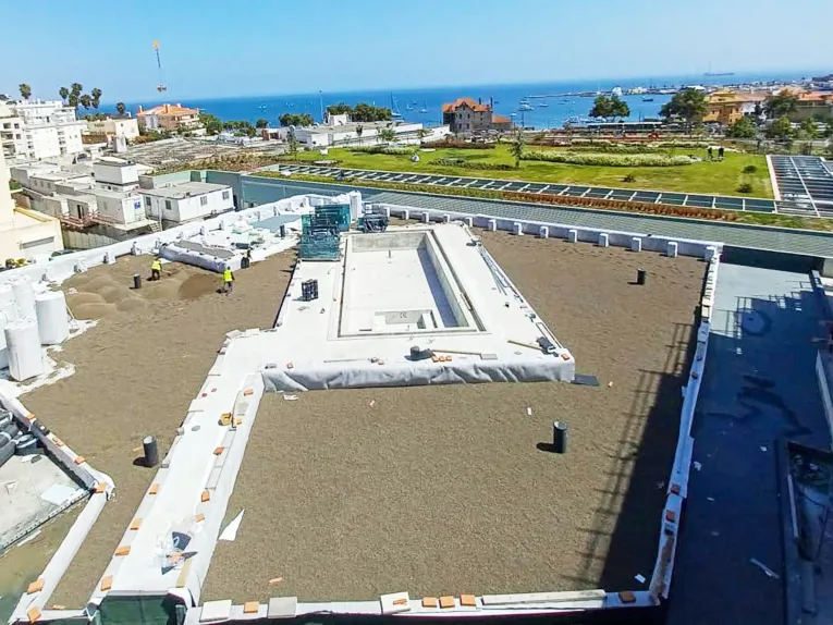 The Supermarket Reborn and Integrated into the Urban Fabric of Cascais