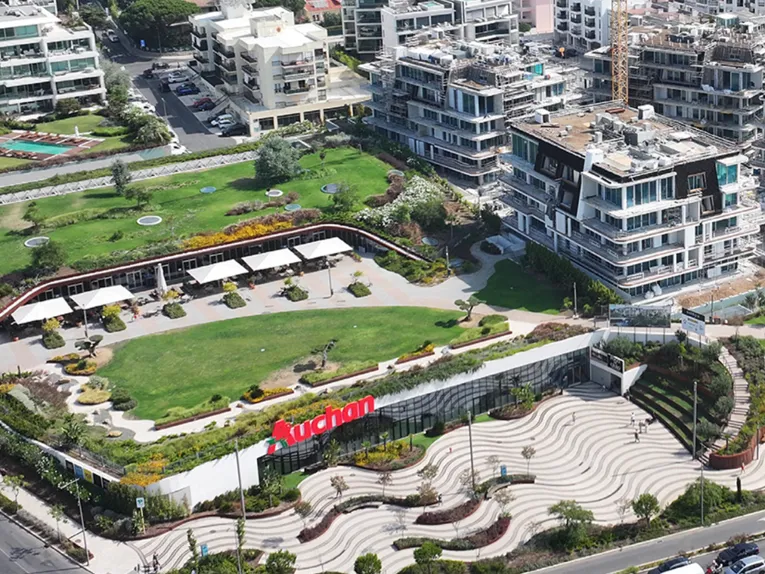 The Supermarket Reborn and Integrated into the Urban Fabric of Cascais