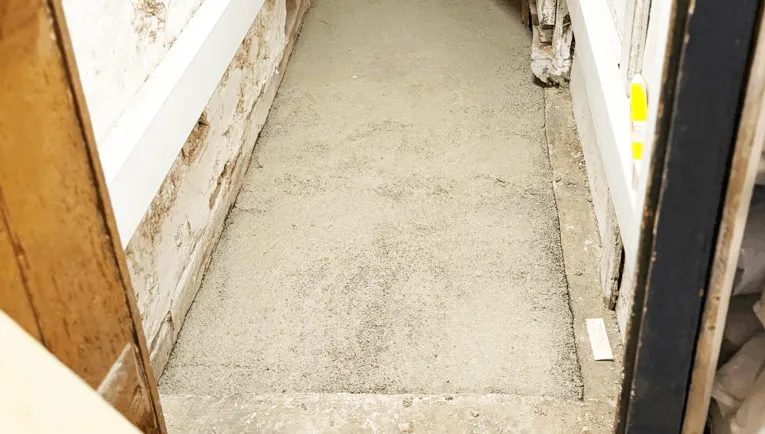 BREATHABLE SCREED FLOOR FOR COTTAGE RENOVATION