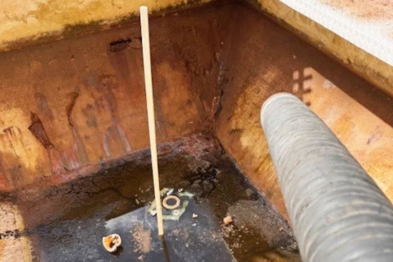 OUTDOOR SWIMMING POOL INSTALLATION (SURREY)