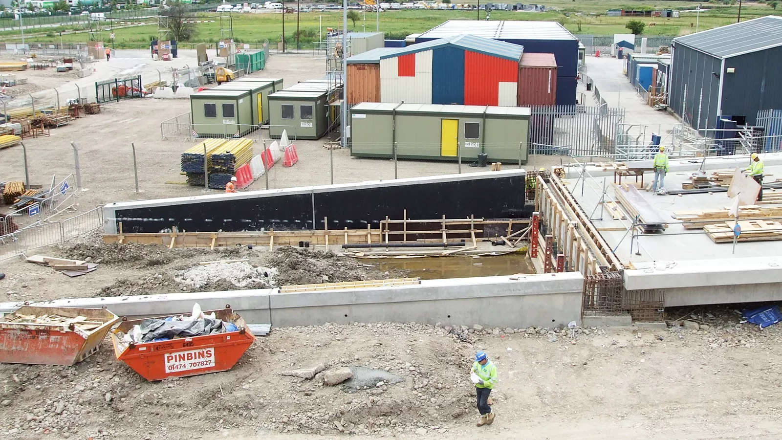 Over 3,750m³ of LECA® LWA was used in the construction of a ramp embankment that will carry the access road for waste vehicles entering and leaving the new Riverside Resource Recovery Facility, the largest energy from waste facility to be built in the UK.