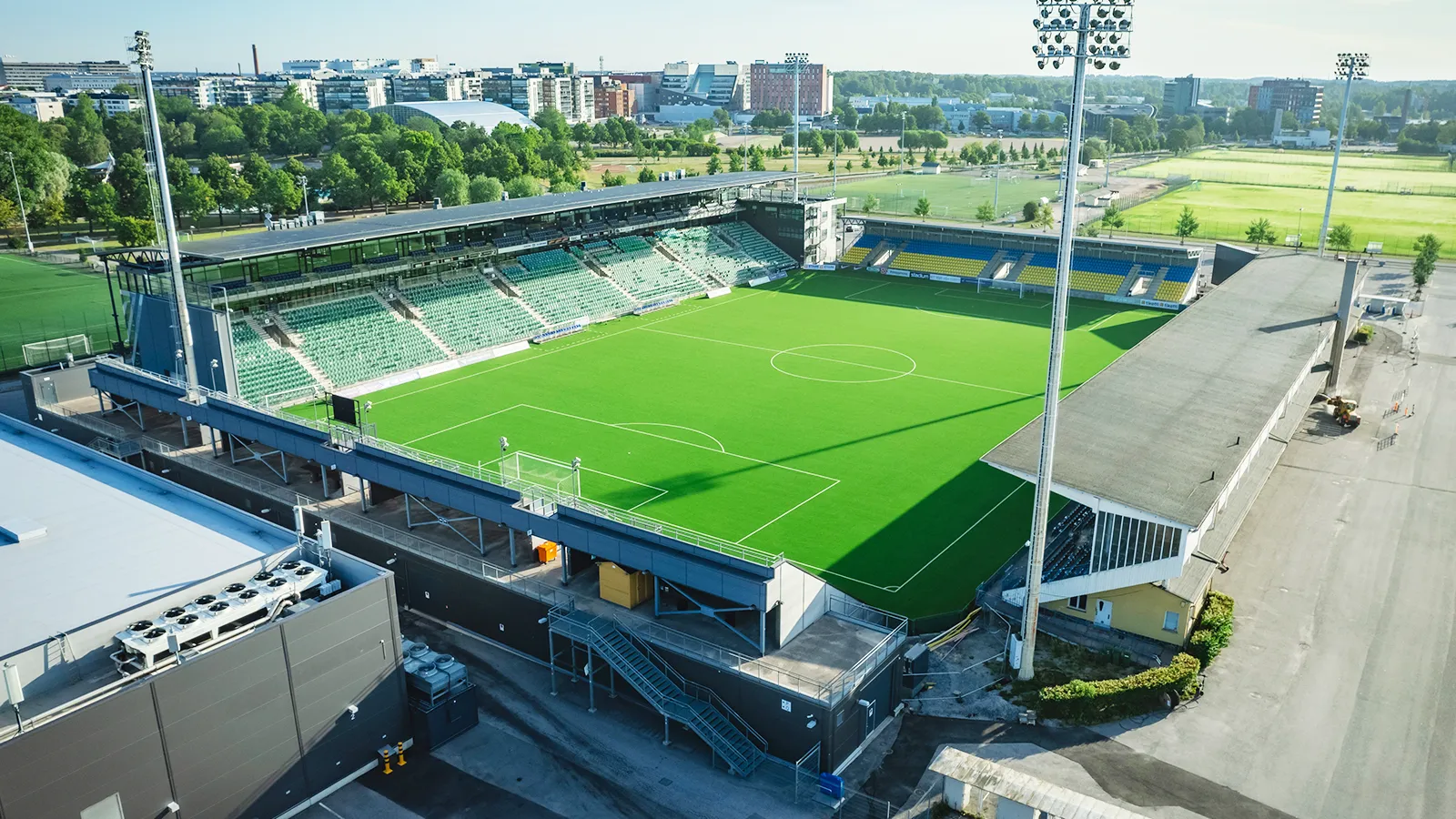 EFFICIENT RENOVATION OF A HISTORIC FOOTBALL STADIUM