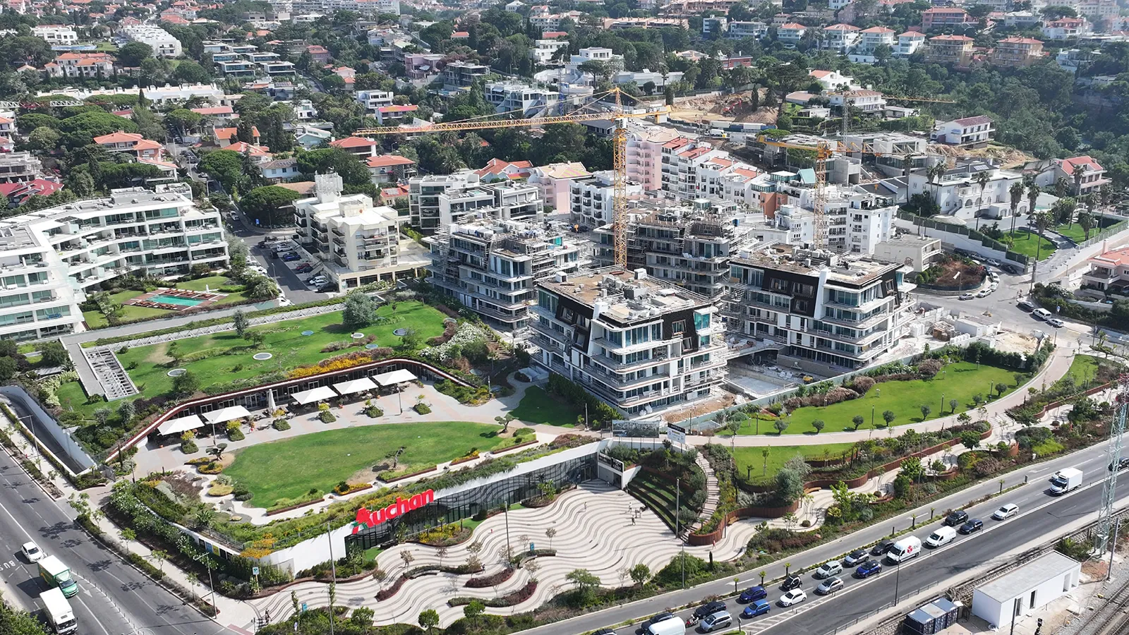 The Supermarket Reborn and Integrated into the Urban Fabric of Cascais