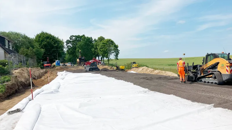 Stabilisation with expanded clay on the B 432 in Ahrensbök