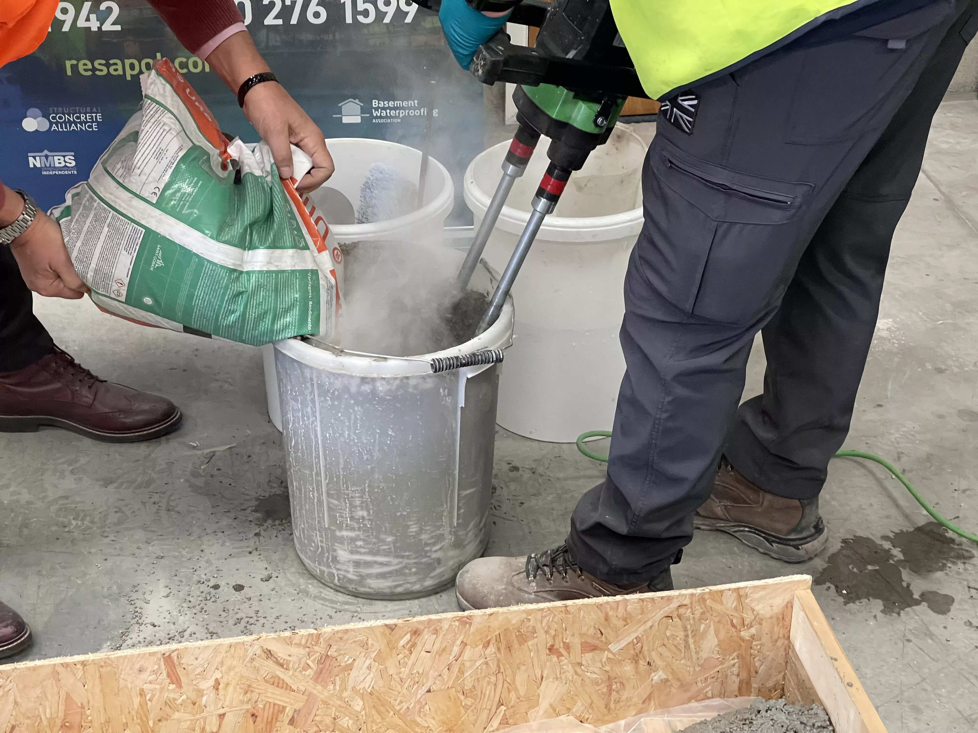 PREPARING LECA® UNO PRE-MIXED CONCRETE